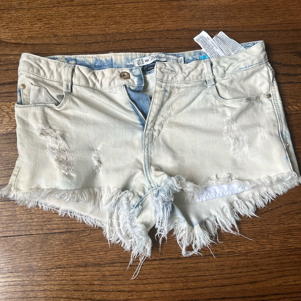 Zara Trafaluc Jean bleached Shorts Frayed Hem